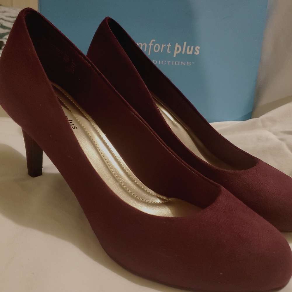 Comfort Plus by Predictions Karmen Faux Suede pumps